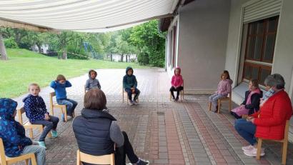 Bild: ck
Die Vorschulkinder der Kindertagesstätte Don Bosco in Vohenstrauß freuen sich, dass sie wieder ihre Freunde und Erzieherinnen sehen können. Seit Montag sind die "Großen" des Kindergartens wieder täglich in ihren Gruppen.