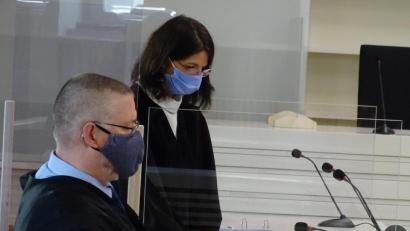 Bild: Houschka
Staatsanwältin Barbara Tutsch (rechts) vertrat die Anklage, Anwalt Mike Thümmler war im Prozess Interessensvertreter der 12-jährigen Schülerin aus Baden-Baden. Was sie in ihren Plädoyers beantragten, blieb Zuhörern verborgen. Denn die Schlussvorträge liefen nichtöffentlich ab.