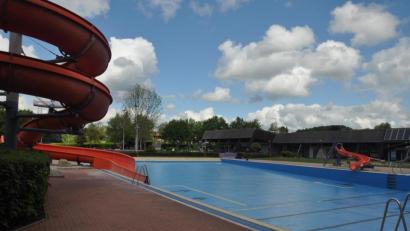 Bild: ws
Noch fehlt das Wasser im Nichtschwimmerbecken. Dort dürfen heuer aber nur die TSC-Schwimmer zum Training ins Wasser. Für die Allgemeinheit bleibt das Freibad in dieser Saison geschlossen.