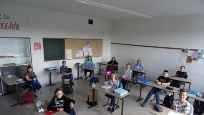 Bild: exb
Sechst- und Siebtklässler des Gymnasiums machen während der Kontaktsperre Bewohnern der Seniorenheime in Eschenbach und Auerbach eine Freude.