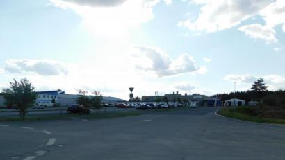 Bild: msh
Der "Novem-Parkplatz" soll erweitert zu einem Multifunktionsplatz erweitert werden.