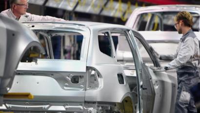 Bild: BMW AG/ dpa
Die Autoproduktion läuft langsam wieder an.