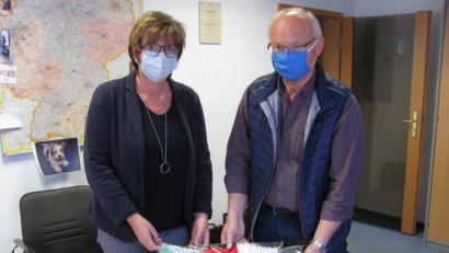 Bild: sei
Fünf verschiedene Masken bieten Andrea Maier und Horst Nitzl in ihrem Onlineshop, www.dimoshop24.de, an.