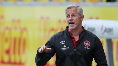Bild: Daniel Karmann/dpa
Nürnbergs Trainer Jens Keller lobt den absoluten Willen seiner Mannschaft. Er sagt aber auch: "Wir müssen auch mal einen Sieg erwzingen."