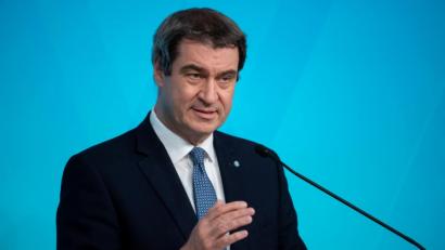 Bild: Sven Hoppe/dpa
Markus Söder (CSU), Ministerpräsident von Bayern, nimmt nach einer Sitzung des bayerischen Kabinetts an einer Pressekonferenz teil. Schwerpunkt der Sitzung war die Corona-Krise.