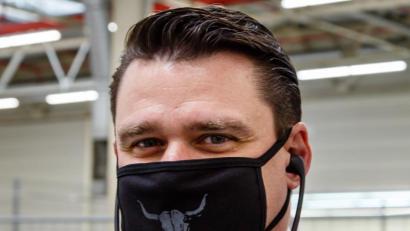 Bild: Hösamer
Mundschutz im Metal-Design: Landrat Thomas Ebeling.