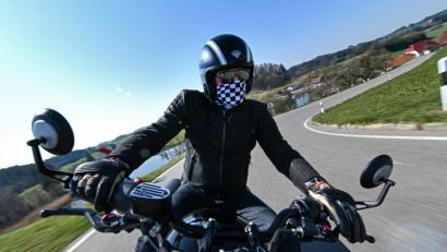 Archivbild: Felix Kästle/dpa
Die Motorradtour an Pfingsten kann, unter Einhaltung bestimmter Regeln, stattfinden.