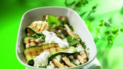 Bild: exb/Dr. Oetker
Einfach zubereitet und einfach lecker: der Spargel-Zucchini-Salat.