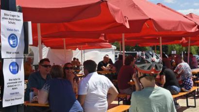 Bild: Petra Hartl
"Pfingstdult light" – eine Folge der Corona-Pandemie. Die sorgt inzwischen nicht mehr nur für Angst, sondern durchaus auch für kreative neue Ideen.