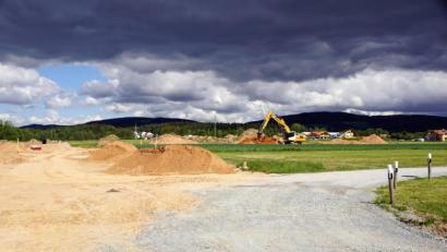 Bild: bkr
54 Meter fehlen für den Lückenschluss von der Erschließungsstraße des neuen Baugebiets Steinäcker II zum Goldammerweg. Mit den beiden Grundstücksbesitzern konnte keine Einigung herbeigeführt werden.
