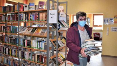 Bild: rgr
Bücher ausleihen ist wieder erlaubt. Das Team der Bücherei achtet dabei genau auf die Einhaltung der Hygienevorschriften.
