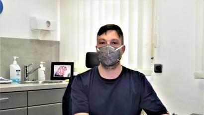 Bild: ubb
Dr. Andreas Beier hat jetzt nur noch Arbeit für einen Arzt. Bisher hat eine angestellte Kollegin mitgearbeitet in seiner Praxis, die jetzt aber eine eigene aufmacht. Und momentan könnte er sie auch gar nicht mehr beschäftigen.