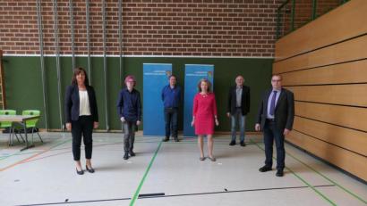 Bild: Peter Eckert 
Für die kommende Legislaturperiode im Kreistag sehen die Grünen nach einem satten Zuwachs ein klares Votum der Wähler zur Umsetzung grüner Themen (von links): Gaby Mutzbauer, Elias Wolf, Peter Eckert, Yvonne Rösel, Bernhard Krieger und Karl-Heinz Herbst.