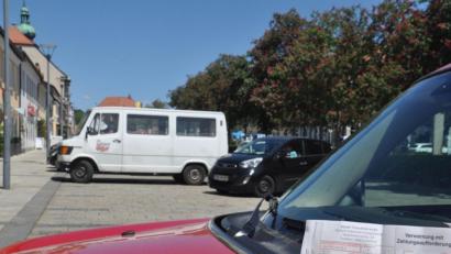 Bild: ws
Seit dieser Woche wird der neue Tatbestandskatalog angewendet. Damit kostet etwa die Überschreitung der erlaubten Parkzeit am Marktplatz in Tirschenreuth mindestens 20 Euro.