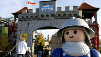 Bild: Daniel Karmann/dpa
Am Samstag dürfen Freizeitparks in Bayern wieder öffnen, allerdings unter strengen Hygienemaßnahmen.