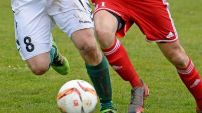 Bild: ref
Es dauert noch, bis der Ball wieder rollt. Am 1. September soll in Bayern die unterbrochene Fußball-Saison fortgesetzt werden. Bei einigen Vereinen ist noch nicht klar, mit welchem Kader, ob für den Sommer geplante Wechsel wirklich über die Bühne gehen können.