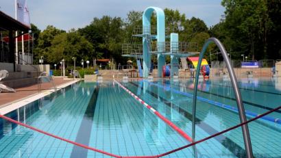 Bild: Stephan Huber
Das Hockermühlbad, das Amberger Freibad, öffnet wieder am 11. Juni – zunächst für eine Testphase bis 2. Juli, die zeigen soll, wie der Betrieb mit Corona-Einschränkungen funktioniert.