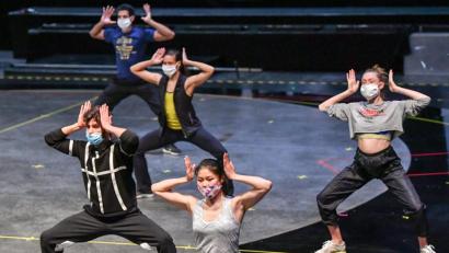 Bild: Jens Kalaene/dpa
Ab dem 8. Juni dürfen Tanzschulen für kontaktlosen Tanz und für Paartanz mit einem festen Tanzpartner wieder öffnen.