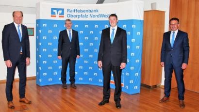 Bild: stg
Die Vorstände (von links) Herbert Meier, Robert Haubner, Thomas Keck und Joachim Geyer konnten jede Menge positive Zahlen für das vergangene Jahr verkünden.