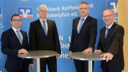 Archivbild: Gabi Schönberger
Der Vorstand der Volks-und Raiffeisenbank ist zufrieden mit dem Geschäftsjahr.
