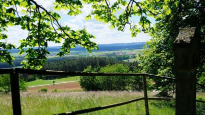 Bild: do
Heimat erfahren heißt es auf dem Barbaraberg mit einem Blick auf das Speinsharter Land
