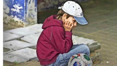 Symbolbild: dpa
Die Leistungen und Aufgaben der Kinder- und Jugendhilfe im Landkreis Schwandorf sind vielfältig. Sie reichen von der finanziellen Förderung der Jugendarbeit über die Gewährung von sozialpädagogischen Familienhilfen, die Einleitung von Heimerziehungen bis hin zu Inobhutnahmen von Kindern oder Jugendlichen zum Schutz vor Gewalt, Vernachlässigung oder Missbrauch.