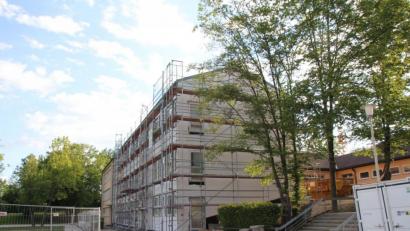 Bild: frd
Mit der Sanierung der Teunzer Grundschule ist bereits begonnen worden. Insgesamt werden dafür 3,2 Millionen Euro investiert, allein 2020 ist eine Summe von rund 760 000 Euro verplant.