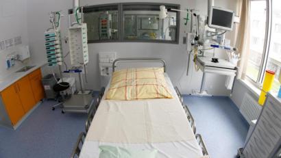 Bild: Daniel Karmann
Weniger Krankenhausbetten müssen künftig leer bleiben. Die Regierung der Oberpfalz setzt die Quote für die Corona-Notreserve herab.