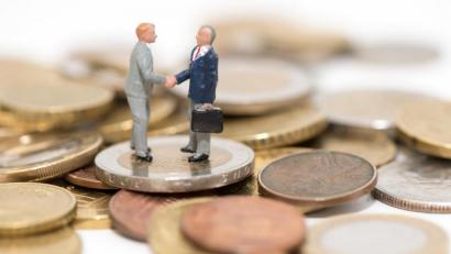 Bild: Andrea Warnecke/dpa
Die Bundesregierung hat ein dickes Konjunkturpaket geschnürt. Die Bürgermeister aus Kemnath und Erbendorf sprechen über Stärken und Schwächen der finanziellen Hilfen für Kommunen.