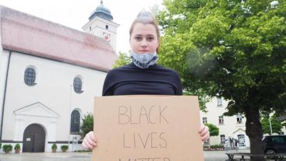 Bild: bl
Die 20-jährige Eva Brunner organisiert für Samstag um 14 Uhr auf dem Pfreimder Marktplatz eine stille Demo gegen Rassismus.