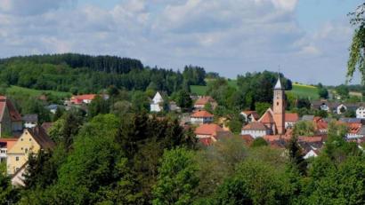 Bild: mef
Nicht ganz so reibungslos geht die Marktratsitzung im idyllischen Floß über die Bühne. Zwei Vorstöße der CSU-Fraktion finden keine Mehrheit.