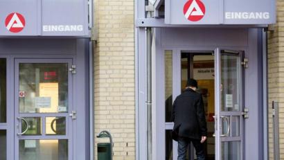 Symbolbild: Christian Charisius
Trotz Corona: Der Arbeitsmarkt in der mittleren Oberpfalz zeigt sich relativ stabil.