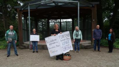 Bild: Kunz
Sonja Schuhmacher und ihre Mitstreiter fordern Kitas und Schulen ohne Distanzregeln und Maskenpflicht.