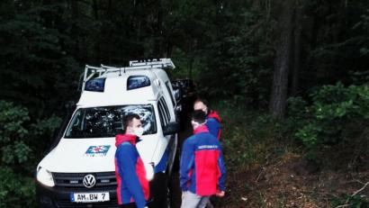 Bild: Bergwacht Amberg
Mit einer Gebirgstrage wurde der verletzte Radfahrer zum Rettungswagen gebracht.
