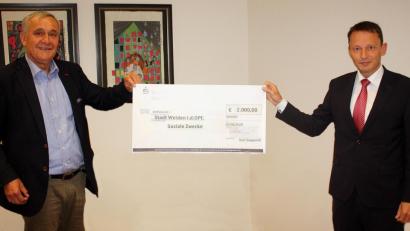 Bild: R. Kreuzer
Weil seine Verabschiedung ins Wasser fiel: Der ehemalige OB Kurt Seggewiß sammelt Spenden für soziale Zwecke der Stadt.