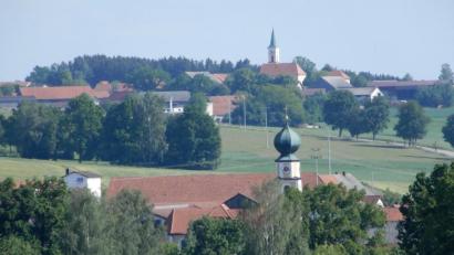 Bild: Josef Drexler
Der Blick geht nach Muschenried (im Vordergrund) und Heinrichskirchen.