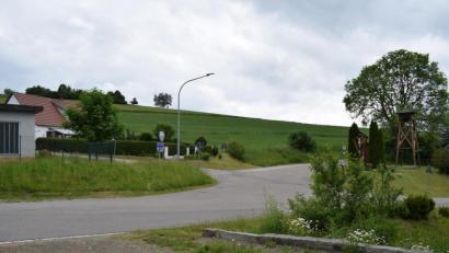 Bild: bnr
In Bierlhof soll ein neues Baugebiet entstehen. Das Gelände besticht durch seine schöne Lage.