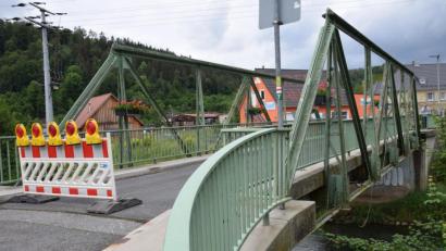 Bild: bö
Voraussichtlich bis zum Jahresende 2020 ist die Eiserne Brücke in Schmidmühlen gesperrt. Fußgänger und Radfahrer können sie aber nutzen.