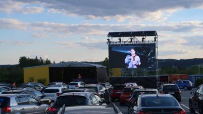 Bild: Kunz
Nach dem großen Erfolg am Pfingstwochenende geht es diese Woche mit "Fast & Furious 7" in Windischeschenbach in die zweite Autokino-Runde.