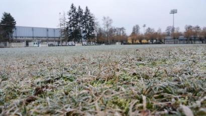 Bild: Gabi Schönberger
Auch diese Fläche hinter der Mehrzweckhalle soll zu einem Kunstrasenplatz für die SpVgg SV Weiden umgebaut werden.