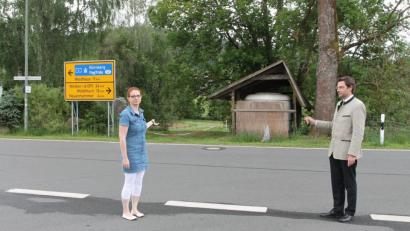 Bild: pi
Der Ausbau der Staatsstraße in Richtung Neuenhammer ist ein Anliegen von Marina Hirnet, das Stephan Oetzinger aufgreift.