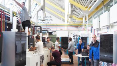 Bild: Bühner
Ausbildung der Installateure an der Europaberufsschule in Weiden: Niemand will diese Fachkräfte wegen der Coronakrise entlassen