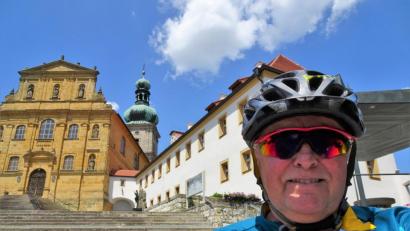 Bild: Robert Stammler
Auf dem Mariahilfberg läuten demnächst die Glocken zur Festwoche. Nicht nur Fußpilger führt der Weg in diesen Tagen auf den Berg. Auch viele Radfahrer steuern den Wallfahrtsort an – so wie unser Autor Robert Stammler.