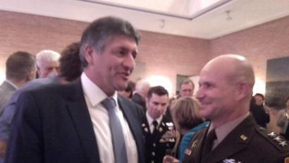 Archivbild: exb
Bürgermeister Edgar Knobloch und Lieutenant General Christopher Cavoli auf der Münchener Sicherheitskonferenz 2019.