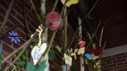 Bild: szl
Das Kinderbibelwochen-Team der evangelischen Pfarrei Tirschenreuth hält kleine Überraschungstüten für die Kinder bereit.