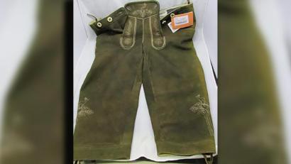 Bild: Taleco Handels GmbH
Aufgrund einer möglich bestehenden Gesundheitsgefahr ruft die Taleco Handels GmbH den Artikel Jara-Mo Wild Torf (Damenlederhose), Auslieferung August 2012 (Gr. 34-46), Charge A3U3643 zurück.