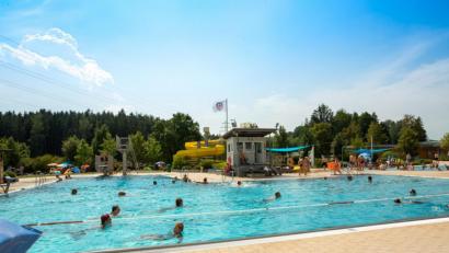 Bild: fg
Am kommenden Montag eröffnet das Freibad am Fuße des Monte Kaolino – dann allerdings mit einer Reihe von Einschränkungen.