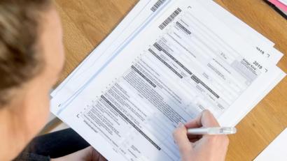 Bild: Benjamin Nolte/dpa
Arbeiten und Kinderbetreuung von zu Hause können auch Auswirkungen in der Steuererklärung haben.