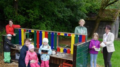 Bild: Kindergarten St. Martin/exb
Die neue Matschküche für die Kinder des Wutschdorfer Kindergartens ging in Betrieb.