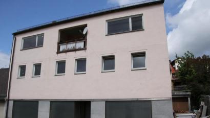 Bild: kro
Das ehemalige Klettner-Haus gegenüber dem Friedhof wird abgerissen. Hier sollen Parkplätze entstehen.